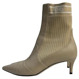 Botines Fendi beige con panel de punto elástico Sz.38 De segunda mano