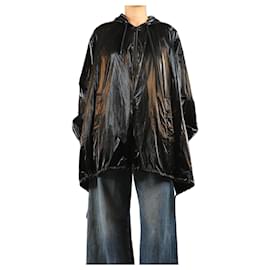 Moncler Kapuzenparka aus schwarzem Vinyl - size UK 12