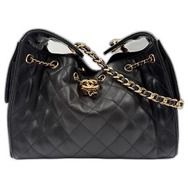 Borsa a mano piccola CHANEL Matelassé in nero