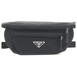 Borsello da cintura Prada in Re-Nylon con rifiniture in Saffiano nero