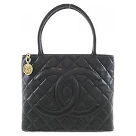 Chanel 1804 Handtasche aus schwarzem genarbtem Kalbsleder