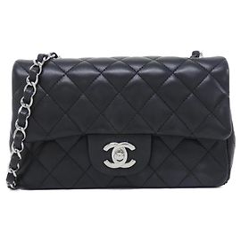 Borsa a tracolla Chanel 69900 in pelle nera