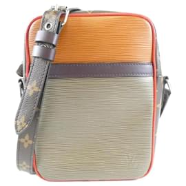 Bolsa de Ombro Louis Vuitton Monogram Epi Danube PM