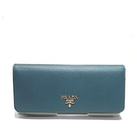 Cartera larga Prada de piel verde