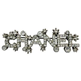Spilla Chanel F23P Logo in Metallo e Strass