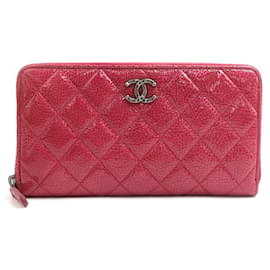 Cartera larga Chanel de piel charol rosa