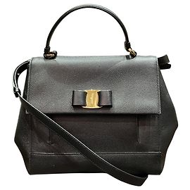 Borsa a tracolla Salvatore Ferragamo Vara Ribbon in pelle nera