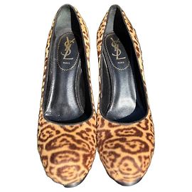 Yves Saint Laurent Pumps aus Ponyhaar mit Leopardenprint