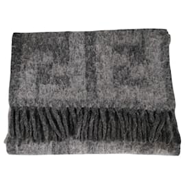 Estola shaggy Fendi cinza