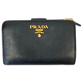 Prada kompaktes Bi-fold Portemonnaie aus Leder mit Logo-Plakette