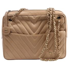 Bolso de hombro con cadena de cuero Chevron Chanel en Beige