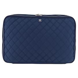 Custodia per laptop Chanel in nylon trapuntato