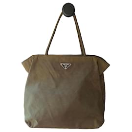 Borsa Prada Re-Nylon Colore Kaki