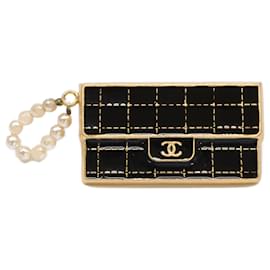 Borsa Chanel Coco Mark Chocolate Bar con motivo perla e spilla charm