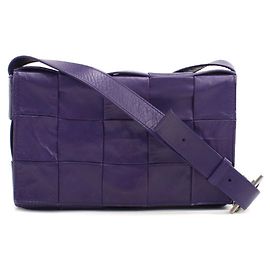 Bolsa de ombro transversal em couro roxo Bottega Veneta