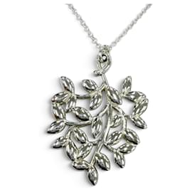 Collana con pendente Paloma Picasso Olive Leaf di Tiffany & Co.
