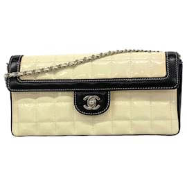 Chanel Chocolate Bar Schultertasche mit Kette