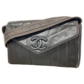 Borsa a tracolla Chanel in pelle d'agnello nera