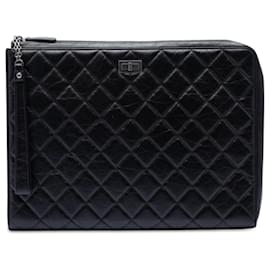 Pouch Chanel Reissue 2.55 con manico in pelle di vitello invecchiata nera, Large
