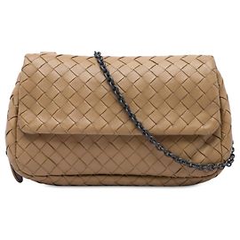 Bottega Veneta Mini Borsa a Tracolla con Patta e Catena Espandibile in Nappa Intrecciato Marrone