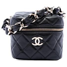 Chanel Vanity Case Cube in Pelle di Agnello Matelassé Nera CC