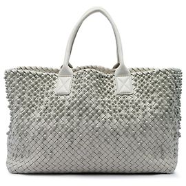 Bottega Veneta Bolso Cabat Tote Medium Intreccio Mist Spheres en piel de cordero blanco edición limitada