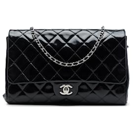 Chanel CC gesteppte Clutch aus Lackleder in Schwarz mit Kette