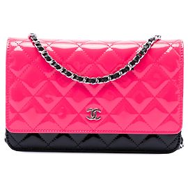 Cartera Chanel Pink CC Bicolor Quilted Patent Wallet on Chain