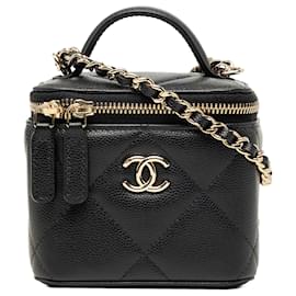 Mini Vanity Case Chanel in pelle Caviar matelassé nera con manico e catena