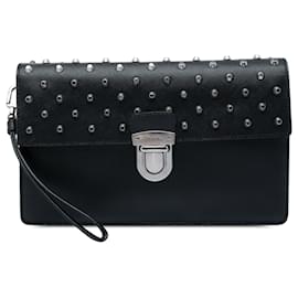 Pochette da polso Prada in Saffiano nero con borchie e chiusura push lock