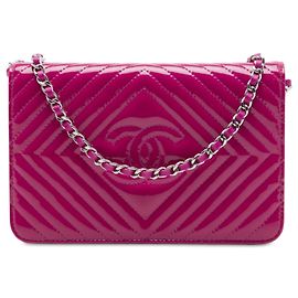 Chanel CC Wallet On Chain aus rosa Lackleder, diamantgesteppt