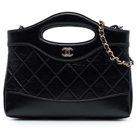 Saco Shopping 31 Chanel em couro de bezerro vitrificado acolchoado Nano Preto