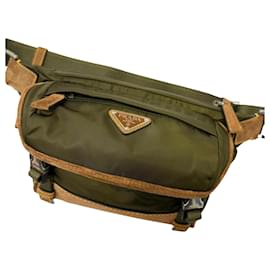 Borsa a tracolla Prada in Re-Nylon con rifiniture in camoscio marrone