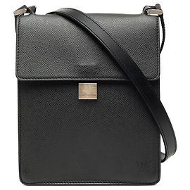 Louis Vuitton Black Taiga Pochette Kurgan