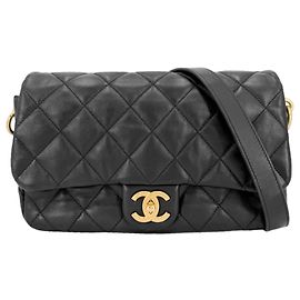 Borsa a tracolla Chanel Matelassé in pelle nera