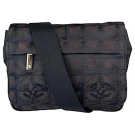 Borsa a tracolla Chanel in nylon nero