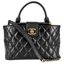 Borsa a tracolla Chanel Matelassé in pelle nera da donna