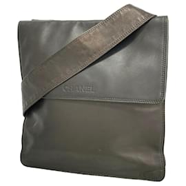 Bolso de hombro Chanel de piel negra