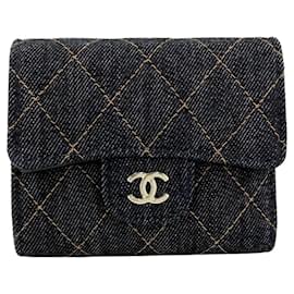 Cartera bi-fold Chanel de denim azul marino