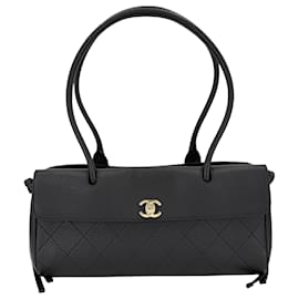 Saco Tote Chanel em couro preto