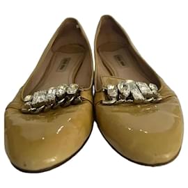 Ballerine Miu Miu in pelle verniciata gialla con gioiello