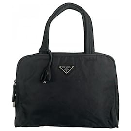 Borsa Prada in nylon nera e bianca