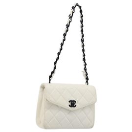 Borsa a tracolla CHANEL Matelasse con catena in pelle d'agnello Bianco Nero CC Auth 199038