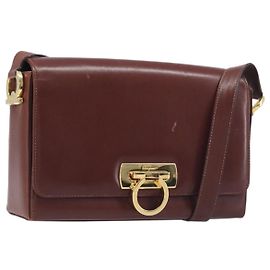 Borsa a tracolla Salvatore Ferragamo Gancini in pelle marrone tono oro Auth 198463A