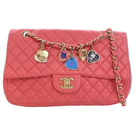 Bolsa de ombro Chanel Medium Classic Single Flap em pele de cordeiro rosa com pingentes de coração Valentine's