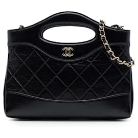 Borsa Shopping Satchel Chanel Nano 31 in vitello lucido matelassé nero
