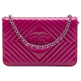 Borsa a tracolla Chanel CC Wallet On Chain in vernice rosa trapuntata a diamante