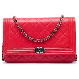 Borsa a tracolla Chanel Boy Wallet On Chain in pelle d'agnello matelassé rossa