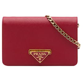 Borsa a tracolla Prada Saffiano Lux rossa con chiusura flip e catena