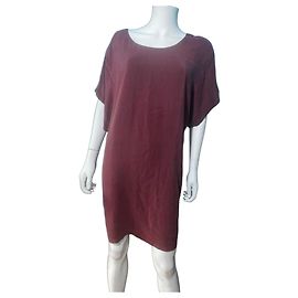 Vestido corto de seda burdeos Ikks